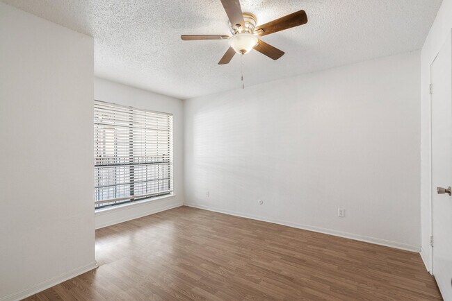 Building Photo - 8545 Midpark Rd