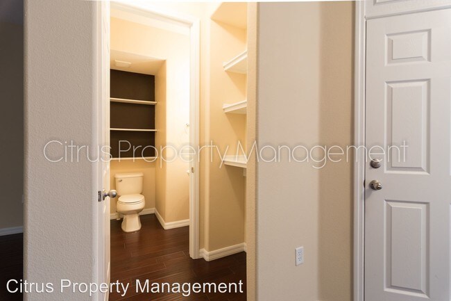 Foto del edificio - 9313 Sweet Maple Ave