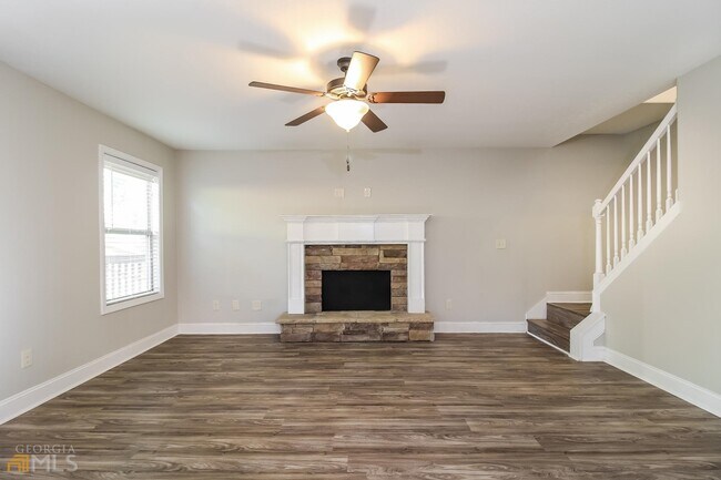 Building Photo - 1405 Greenridge Way