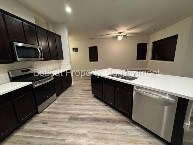 Foto del edificio - 925 Cranfield Ct