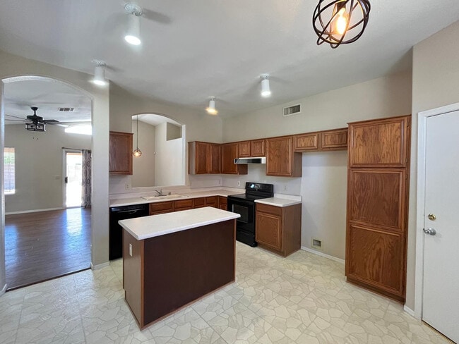 Foto del edificio - 7439 W Crest Ln
