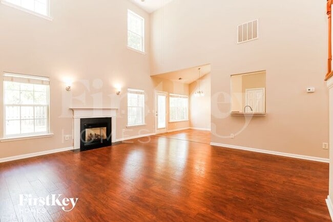 Building Photo - 527 Rosings Dr