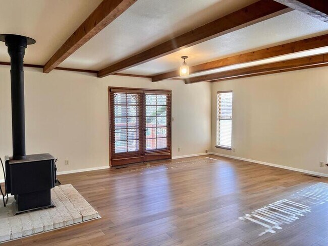 Building Photo - 15925 Thiel Way