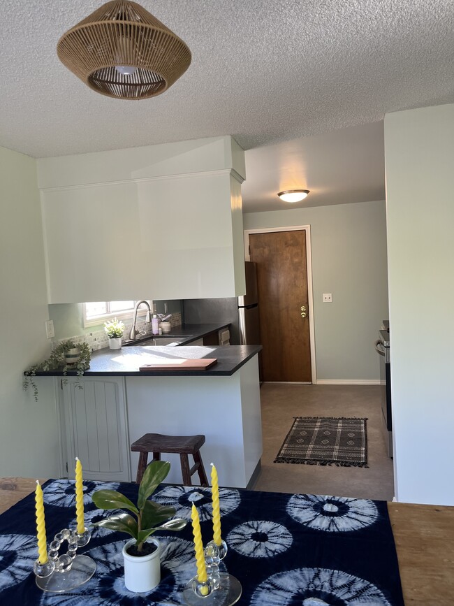 Building Photo - 343 NE 63rd Ave