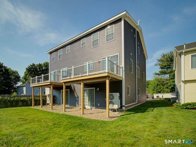 Building Photo - 44 Mettler St