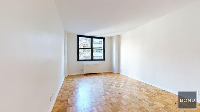 Building Photo - 333 E 49th St