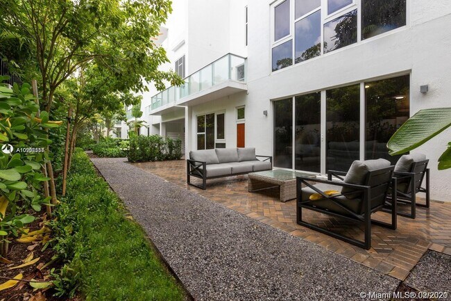 Foto del edificio - 446 NE 39th St