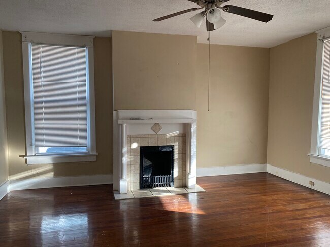 Master Bedroom - 313 Ellis St