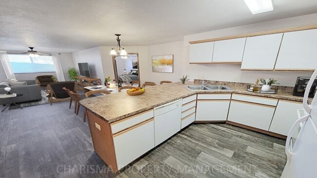 Interior Photo - West Oaks Estate
