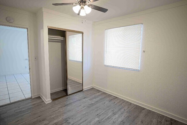 Foto del edificio - 925 Freeman Ave