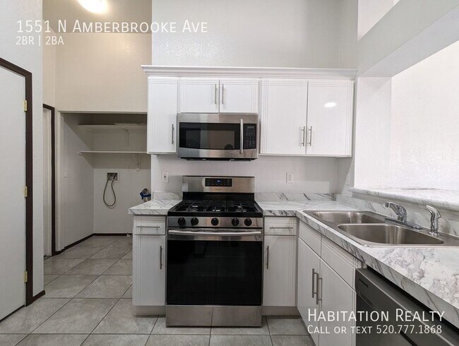 Building Photo - Beautifully Renovated 2Bed/2Bath w/ an ***...