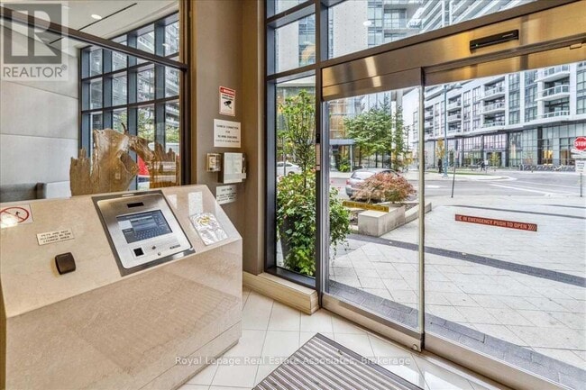 Building Photo - 60 Annie Craig Dr