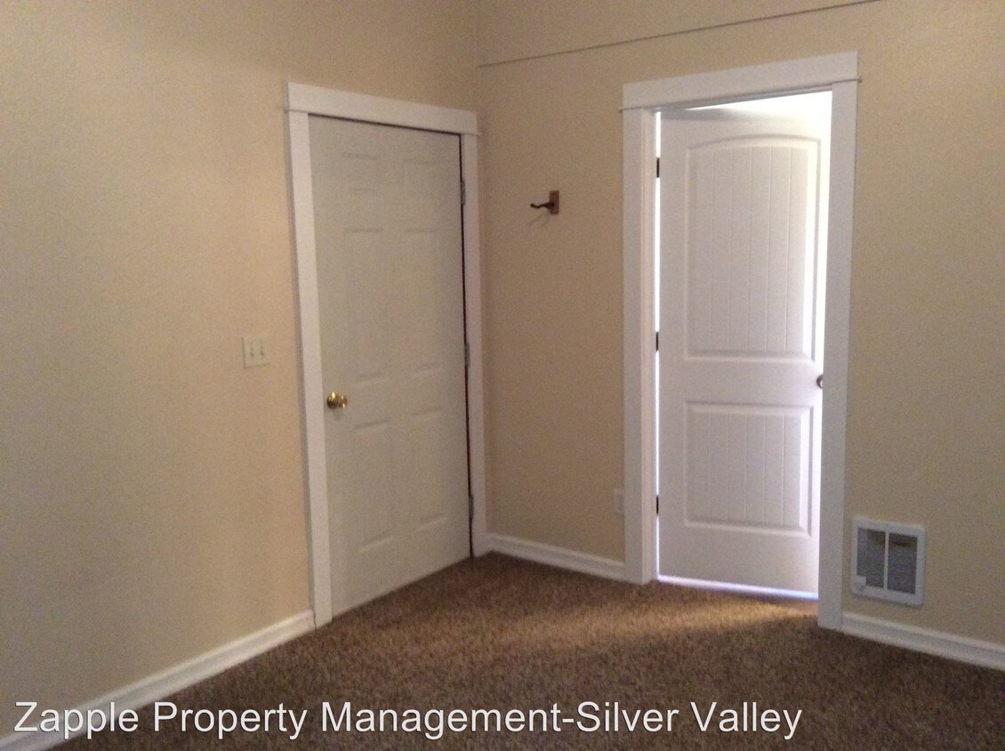 Building Photo - 43143 Riverview Dr