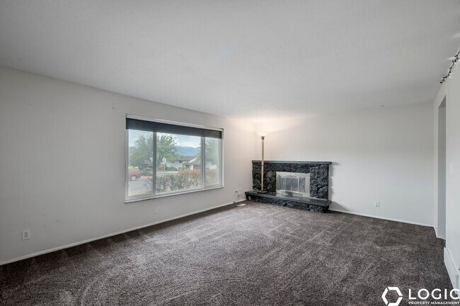 Foto del edificio - 12055 Cinnamon Ridge Rd