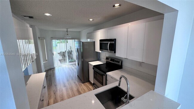 Foto del edificio - 9781 NW 45th Ln