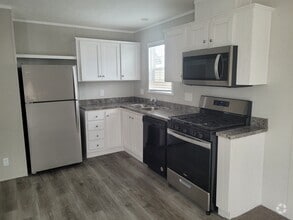 Building Photo - 6 Riverbank Dr
