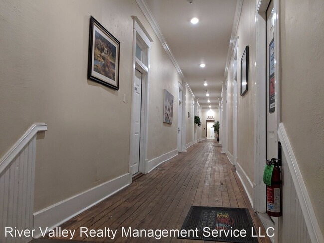 Building Photo - 1 br, 1 bath House - 319 W B Street  - res...