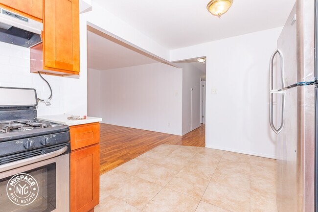 Foto del edificio - 439 E 21st St