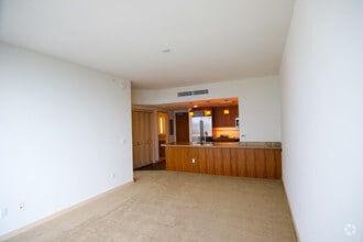 Building Photo - 555 S King St