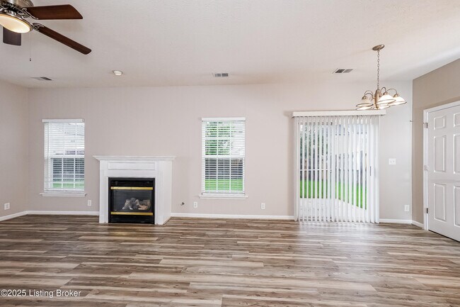 Foto del edificio - 6617 Timberbend Dr