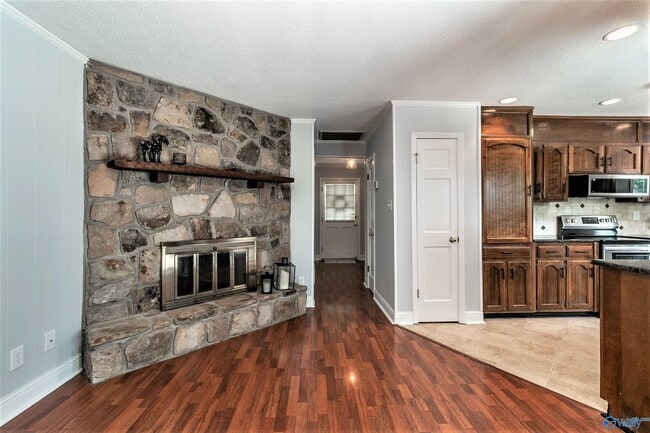 Building Photo - 1201 Aldridge Dr SE