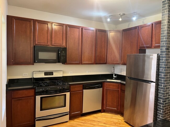 Kitchen - Greenleaf-Paulina Apartments
