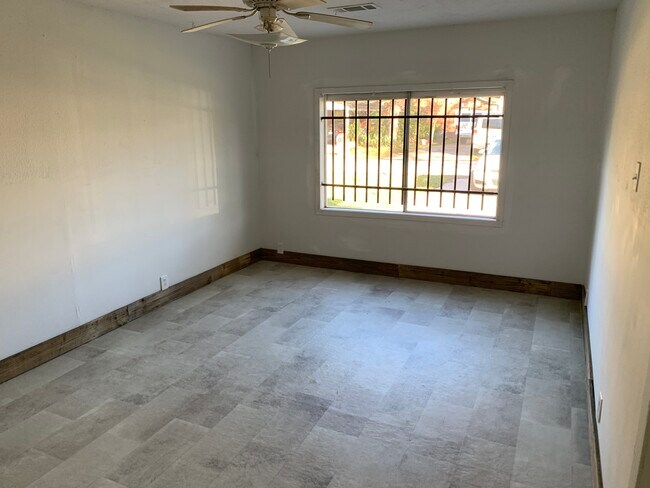 Foto del edificio - 9102 Oak Knoll Ln
