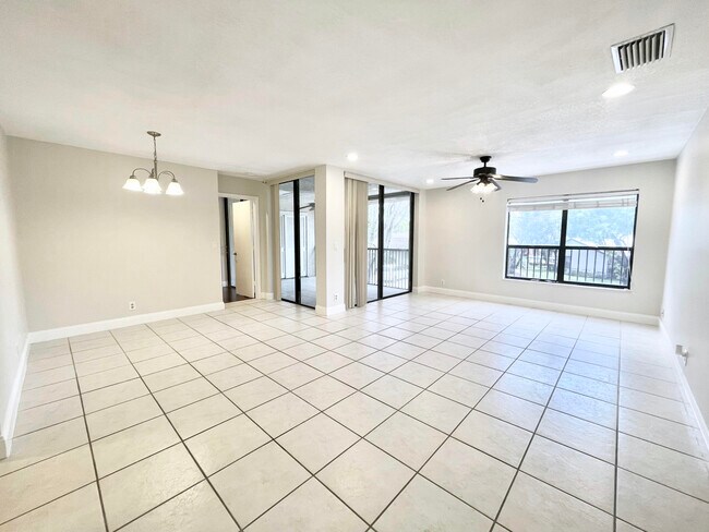 Foto del edificio - 2520 Carambola Cir N