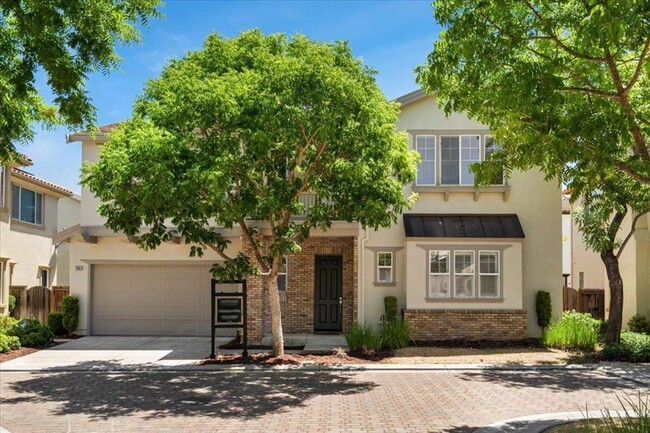 Foto del edificio - Top Notch Eagle Ridge Courtyard Home - Ren...