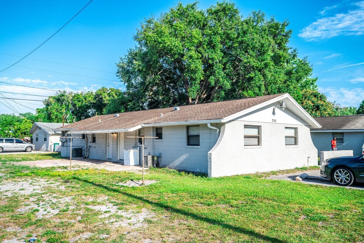 2115 Coral Way Unit B, Largo, FL 33771 Room for Rent in Largo, FL