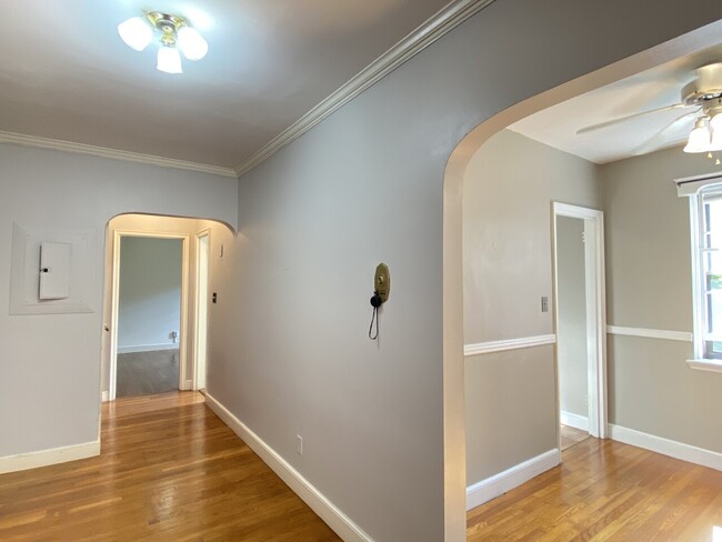 Building Photo - 56 Elm St Unit 9