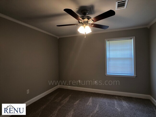 Building Photo - Hunters Pointe 3 Bedroom