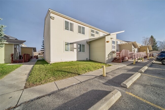 Building Photo - 424 E Dogwood Ave