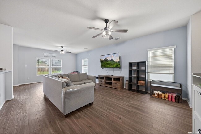 Building Photo - 4 Bedroom/2.5 Bath Summerhill Subdivision