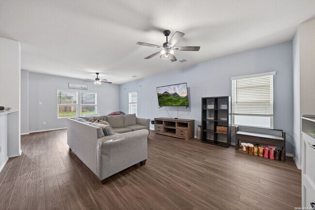 Foto del edificio - 4 Bedroom/2.5 Bath Summerhill Subdivision