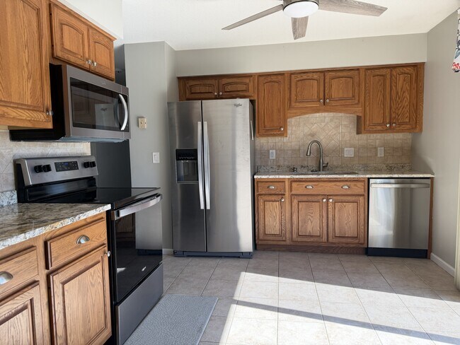 Sunny kitchen - 3309 Winston Dr