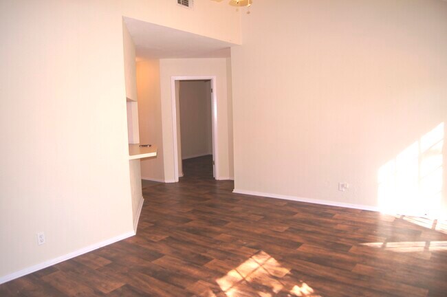 Building Photo - 313 Cedarbrook Dr