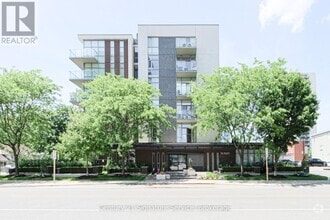 Building Photo - 70-570 Port St E
