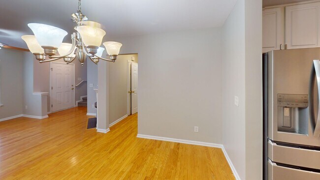 Building Photo - Experience urban living in this stylish to...