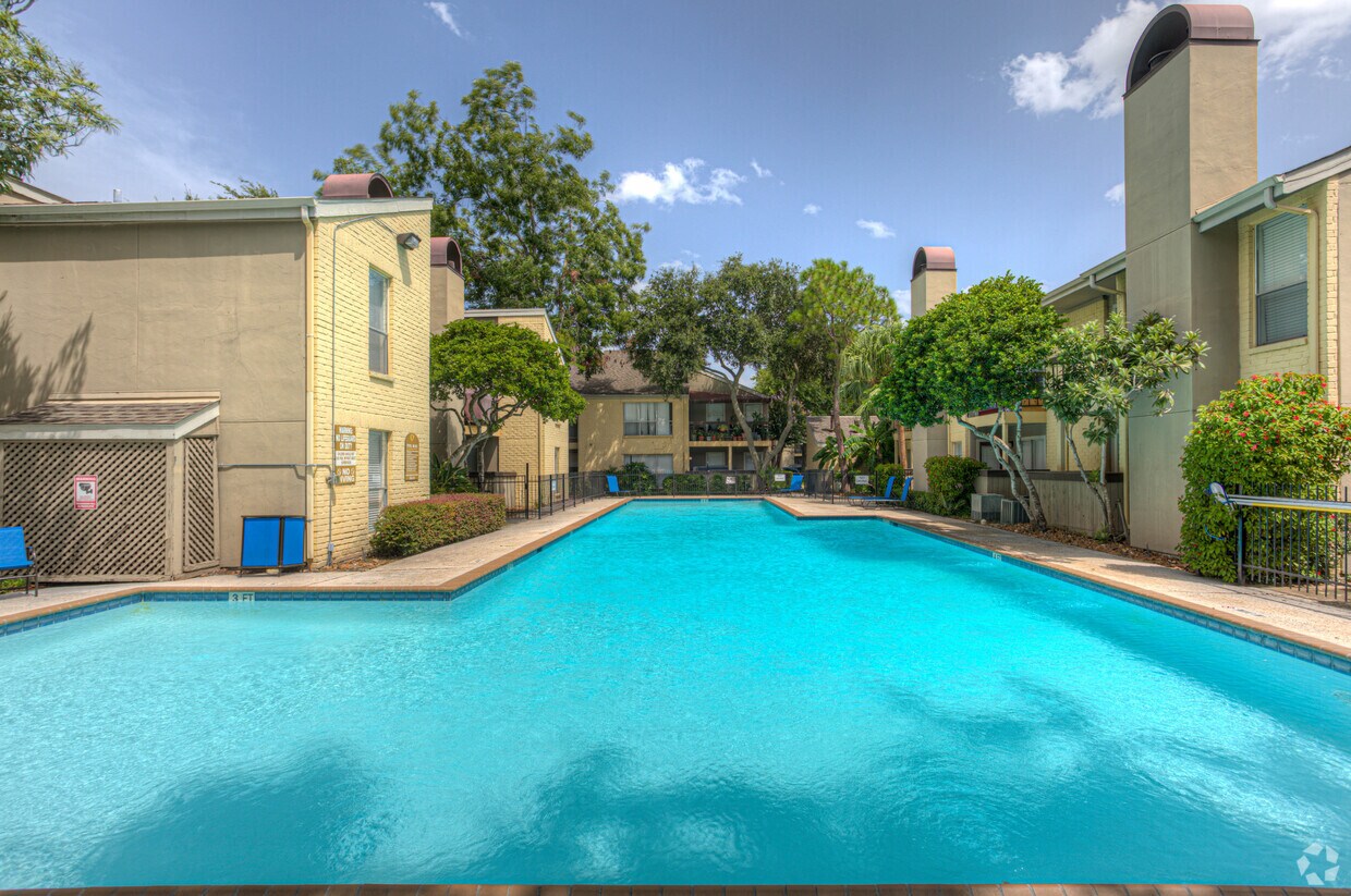 Cambridge Place Apartments 10901 Meadowglen Ln Houston, TX