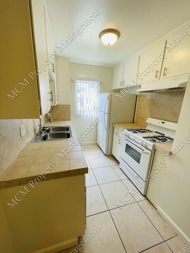 Building Photo - WeHo REMODELED 2bed1bath!