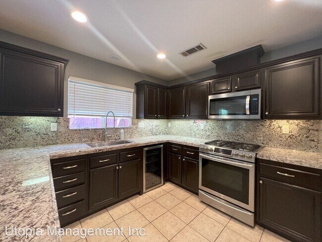 Foto del edificio - 4 br, 3 bath House - 4806 Carbine Way