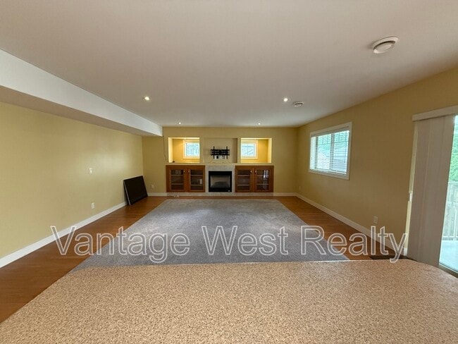 Building Photo - 372-372 Hartman Rd