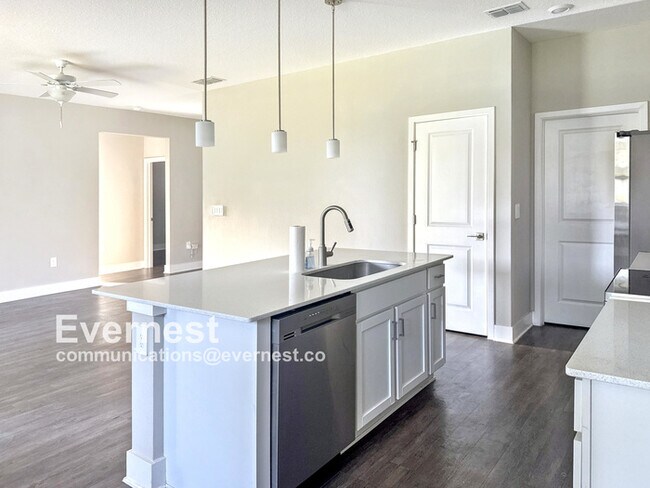 Building Photo - 4336 Las Almanos Ave
