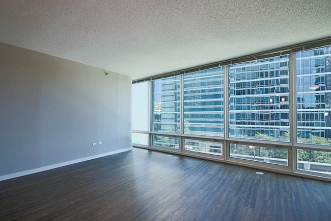 Building Photo - 350 E Ohio St