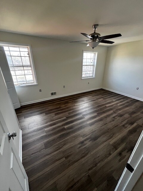 Building Photo - 8004 Community Dr