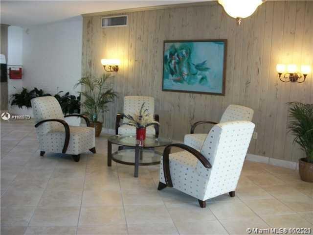 Building Photo - 9270 W Bay Harbor Dr