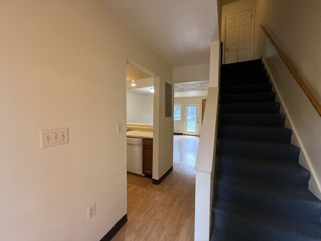 Foto del edificio - 705 W College Ave