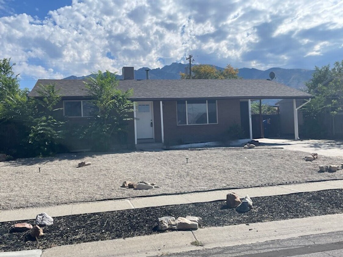 Primary Photo - Beautiful Home in Prime Location!
