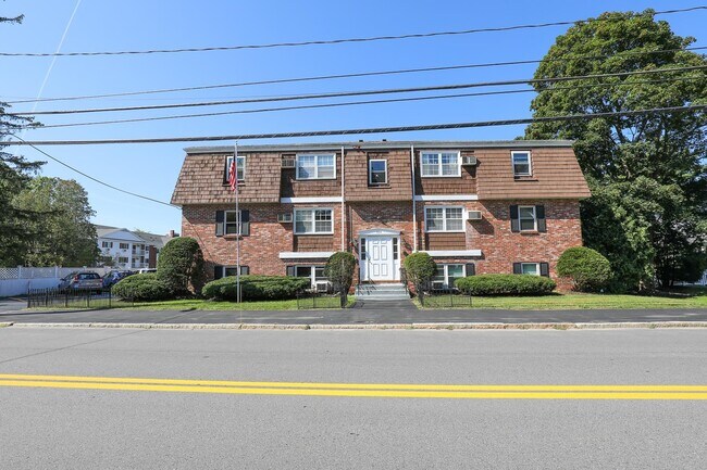 Building Photo - 504 River Rd